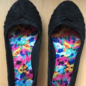 Black flat shoes size 10